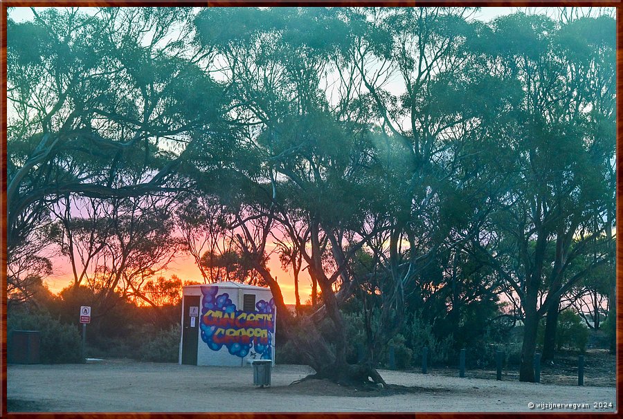 

Minnipa
Apex Park
'Concrete Crappa'  
Hier blijven we slapen  -  27/27