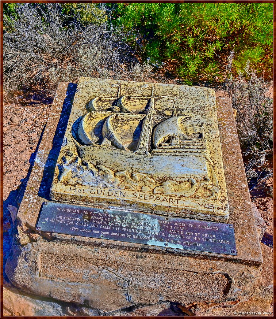 

Thevenard
'Het Gulden Seepaart' 
In 1627 landde hier een VOC schip. 
Kapitein Fran�ois Thijssen en ontdekker en diplomaat Pieter Nuijts waren aan boord. 
Thijssen bracht de kust in kaart en gaf namen aan twee eilanden en aan de kustlijn: 
St Francis, St Peter en Peter Nuijtsland.  -  3/9