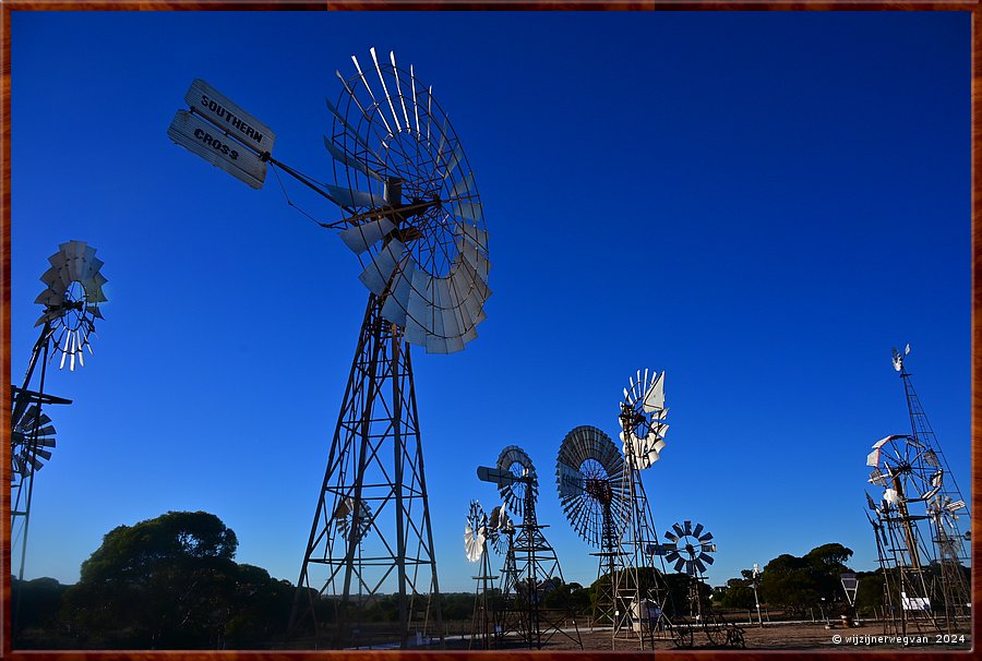 

Nullarbor Pain
Penong
Penong Windmill Museum  -  3/31