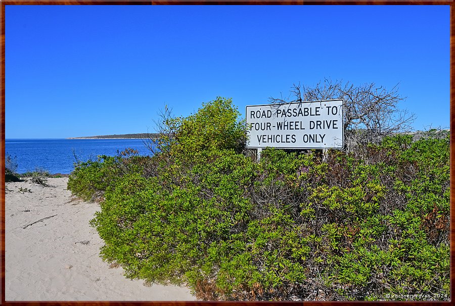 

Nullarbor Plain
Fowlers Bay
Four wheel drive only
Ja, nou zijn we er al ...  -  25/31