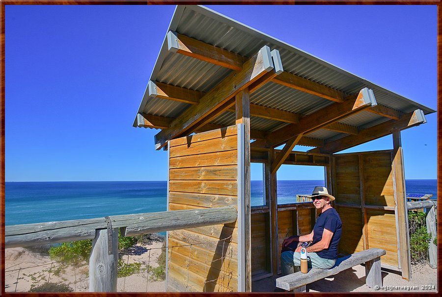 

Nullarbor Pain 
Head of Bight
Veel schaduw is er niet  -  18/41