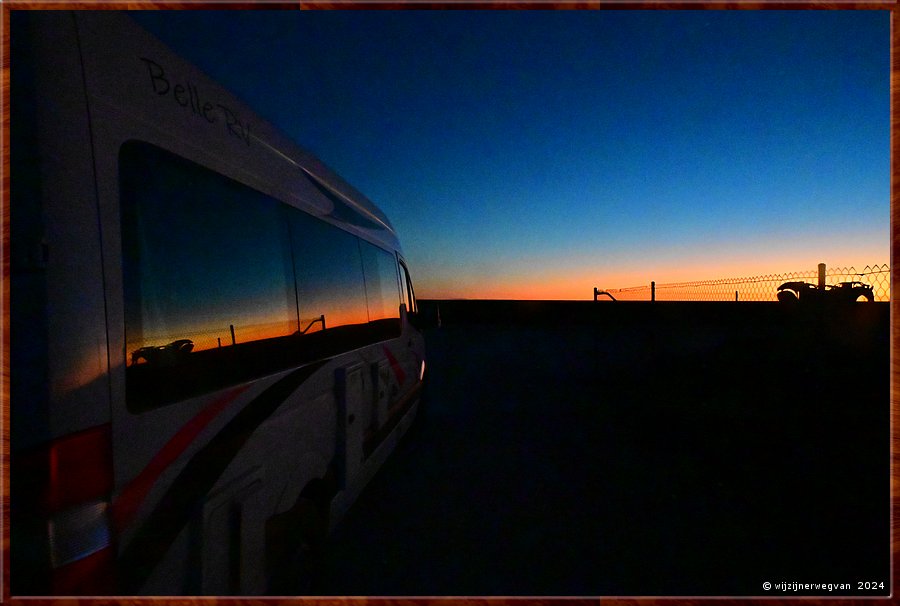 

Nullarbor Pain 
Head of Bight
Nighty night!  -  41/41