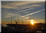 De zon zakt weg achter de jachthaven van Cambrils