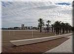 Het Platja de l'Arenal, met mooiste strand van Jvea, ligt er nog verlaten bij