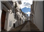 De Calle San Vicente in Altea is een van die straten die je als verhuizer liever niet als bestemming treft...