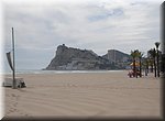 Het strand van Benidorm ligt er nog verlaten bij