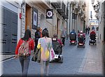 De BB brigade gaat er op los, in de steile straatjes van de oude stad van Benidorm