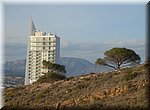 De eerste tekenen van Benidorm priemen over de bergrug