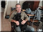 Jan met Saartje, een hondje uit het asiel waar onze vriendin Diana tijdelijk voor zorgt