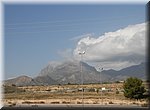 Donkere wolken vertonen zich hier zelden aan de kust, maar worden tegengehouden door enkele goed geplaatste bergen, onderweg naar guilas