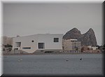 Het Auditorio y Palacio de Congresos vanaf de boulevard van guilas