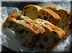 Het van onze vrienden gekregen krentenbrood laten we ons goed smaken, onderweg naar Torrox