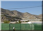 Ook de berghellingen liggen bezaaid met plastic, onderweg naar Torrox