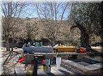 Wat rest is een lege tafel, een lege barbecue, lege glazen en flessen en een volle maag!