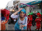 Soms poseert men met wat minder charmante gezichtsuitdrukkingen, op het carnaval in Nerja