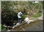 Op zoek naar een doorwaadbare plaats door de Torrox rivier