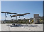 Schaduwpanelen boven een bankje, op het Plaza de la Almedina in Torrox Pueblo