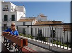 Zonnig bankje met uitzicht, op het Plaza de la Constitucin in Torrox Pueblo