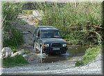 Een auto wordt bijna (nou ja, bijna....) meegesleurd door de Torrox rivier
