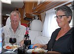 Ann-Marie en Nizze zelf aan de risotto