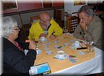 Een spelletje Phase 10 tijdens de koffie bij de Taj Mahal