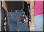 De broek is Wrangler, de bierpul kan in geval van nood dienstdoen als boksbeugel