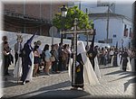 De eerste boetelingen gaan op pad, tijdens de processie op Witte Donderdag in Vlez-Mlaga
