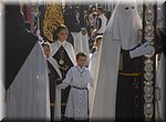 Een processie is een serieuze aangelegenheid, op Witte Donderdag in Vlez-Mlaga