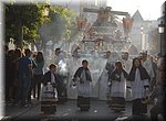 Een eigen mandje, en een eigen vuller, voor elk wierrookvat, op Witte Donderdag in Vlez-Mlaga