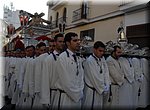 Maar zo bij de aanvang van de processie is er ook nog veel aandacht voor de toeschouwers, op Witte Donderdag in Vlez-Mlaga