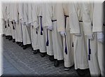 Adidas onder de pij, op Witte Donderdag in Vlez-Mlaga