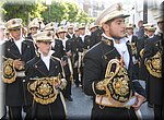De blazers van het fanfarekorps nemen een korte pauze, bij de processie op Witte Donderdag in Vlez-Mlaga