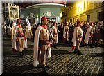 Een zwaar gewapende delegatie, tijdens de processie op Witte Donderdag in Vlez-Mlaga