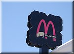 Mmmm, waar kennen we dit logo van... - langs de boulevard in Torremolinos