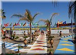 Nou, zo'n strandtent doet er wl moeite voor, op het strand in Torremolinos