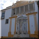 Een waterplaats aan de Praça Sacadura Cabra in Moura