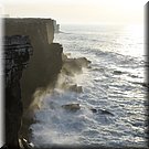 Linksboven zien we de vuurtoren op de Kaap van Carvoeiro al opdagen