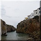 Zeekloof tussen het fort van Peniche en de Rua da Falésia