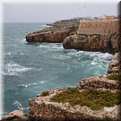 De zee beukt - al honderden jaren - op het Forte de Peniche