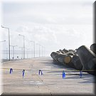 Een touw sluit de westelijke pier van de haven van Peniche af voor het publiek