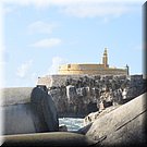 Achter de pier ligt het Forte de Peniche