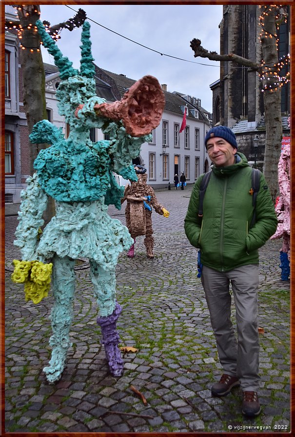 ,  

Rondje Nederland 14
Maastricht
Vrijthof
''t Zaat Hermenieke', Han van Wetering (1993)        35/48